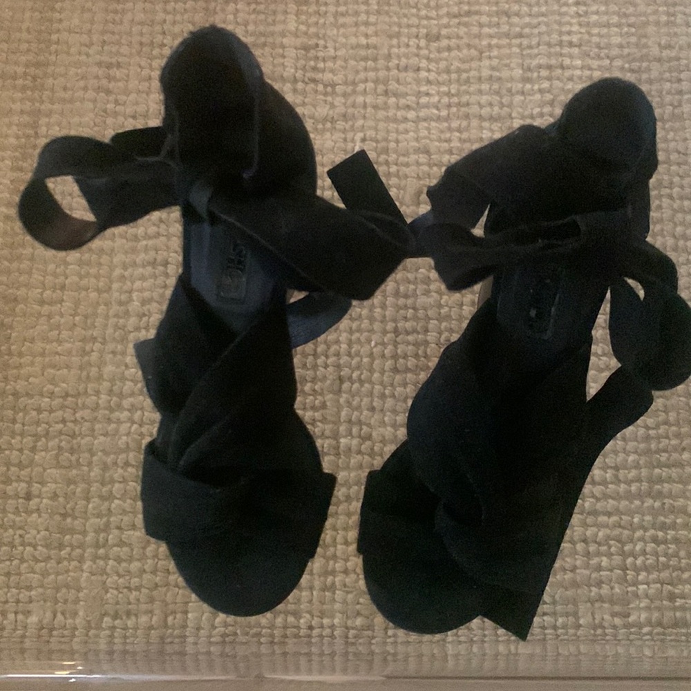 🖤 Black suede sandal heel w ankle wrap tie🖤